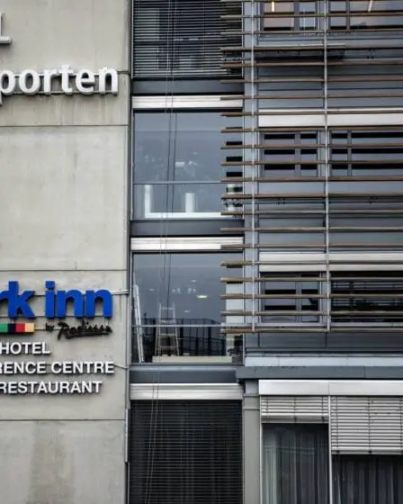 Un couple quitte l'hôtel de quarantaine à Gardermoen, est signalé par la police: "Ils seront condamnés à une amende" 11 Un couple quitte l'hôtel de quarantaine à Gardermoen, est signalé par la police: "Ils seront condamnés à une amende" - 10