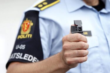 La police a dû utiliser du gaz poivré contre un homme avec un sabre à Stavanger - 20