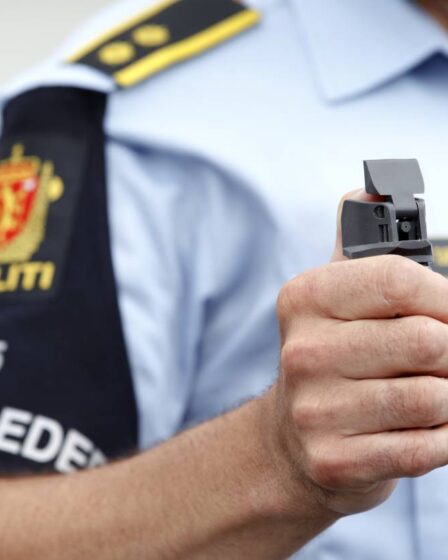 La police a dû utiliser du gaz poivré contre un homme avec un sabre à Stavanger 20 La police a dû utiliser du gaz poivré contre un homme avec un sabre à Stavanger - 19