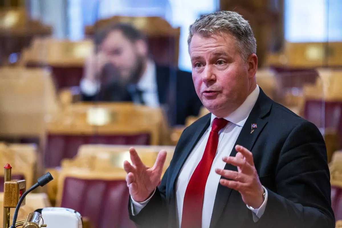 Le Parti du progrès norvégien dit «non» à la proposition de couvre-feu du gouvernement: «Au lieu de cela, accordez la priorité à un meilleur contrôle des frontières» 4 Le Parti du progrès norvégien dit «non» à la proposition de couvre-feu du gouvernement: «Au lieu de cela, accordez la priorité à un meilleur contrôle des frontières» - 3