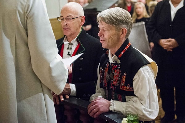 Plus de 1100 ont démissionné de l'église pour la liturgie gay 4 Plus de 1100 ont démissionné de l'église pour la liturgie gay - 3
