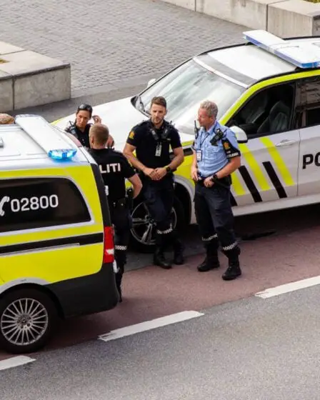 Un homme dans la cinquantaine endommage plusieurs voitures dans le parking d'Oslo avec un marteau et se fait arrêter 5 Un homme dans la cinquantaine endommage plusieurs voitures dans le parking d'Oslo avec un marteau et se fait arrêter - 4