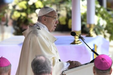 Le pape François qualifie le naufrage des migrants en Méditerranée de moment honteux - 18
