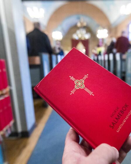 Les Norvégiens peuvent chanter dans les églises pour Noël - à condition qu'ils se tiennent à une distance de deux mètres des autres 17 Les Norvégiens peuvent chanter dans les églises pour Noël - à condition qu'ils se tiennent à une distance de deux mètres des autres - 16