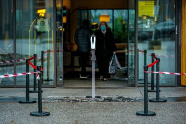 Un gardien de sécurité d'un hôtel de quarantaine à Trondheim attaqué et lui a donné des coups de pied à la tête - 16