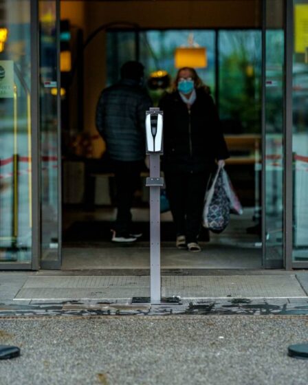 Un gardien de sécurité d'un hôtel de quarantaine à Trondheim attaqué et lui a donné des coups de pied à la tête - 19
