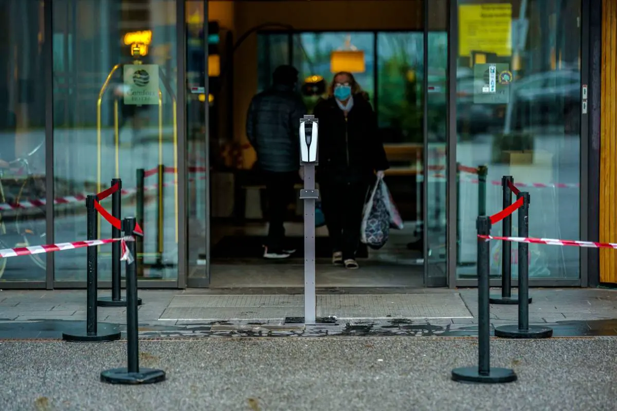 Un gardien de sécurité d'un hôtel de quarantaine à Trondheim attaqué et lui a donné des coups de pied à la tête 4 Un gardien de sécurité d'un hôtel de quarantaine à Trondheim attaqué et lui a donné des coups de pied à la tête - 3