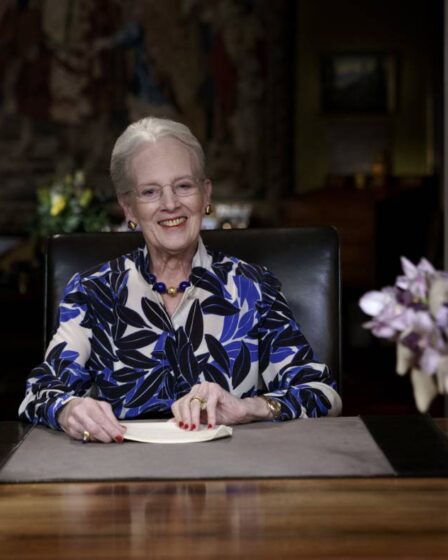 La reine danoise Margrethe reçoit un vaccin contre la couronne 2 La reine danoise Margrethe reçoit un vaccin contre la couronne - 1
