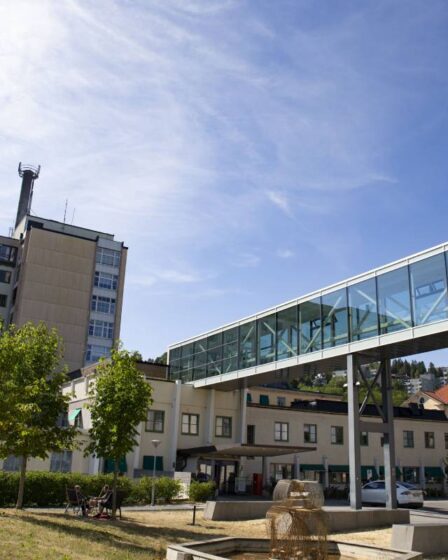 Épidémie à l'hôpital universitaire d'Oslo: huit patients et trois employés sont testés positifs au COVID-19 2 Épidémie à l'hôpital universitaire d'Oslo: huit patients et trois employés sont testés positifs au COVID-19 - 1