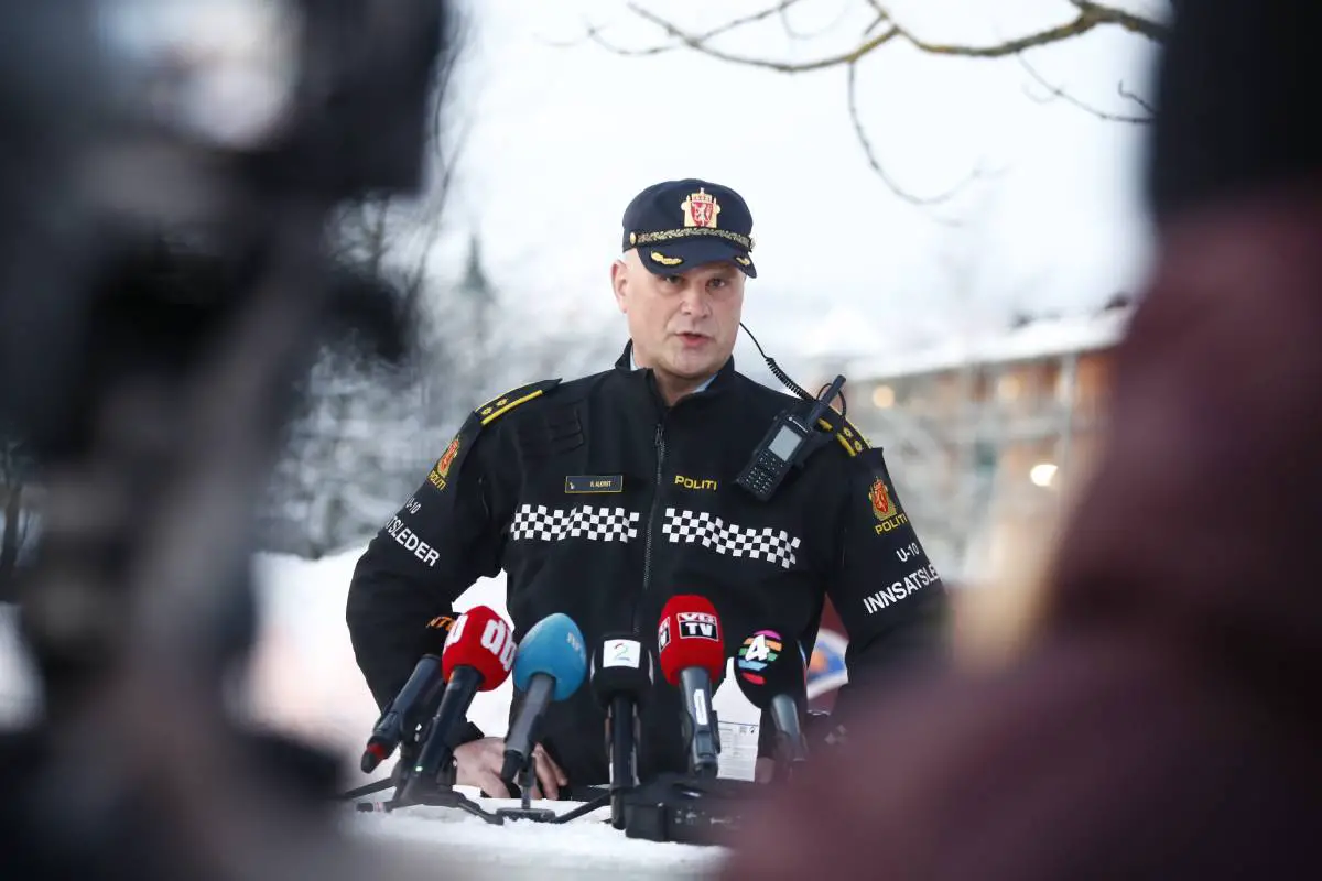 La police trouve un chien vivant sur le site du glissement de terrain de Gjerdrum: "Cela nous donne un nouvel espoir de retrouver des survivants" 4 La police trouve un chien vivant sur le site du glissement de terrain de Gjerdrum: "Cela nous donne un nouvel espoir de retrouver des survivants" - 3