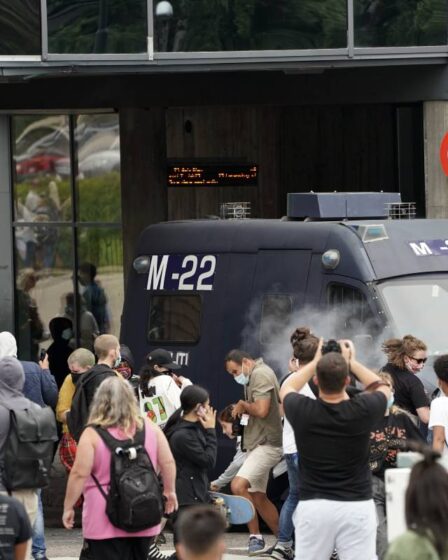 Oslo: une femme condamnée à la prison pour avoir jeté des pierres sur la police lors d'une manifestation anti-islamisation 5 Oslo: une femme condamnée à la prison pour avoir jeté des pierres sur la police lors d'une manifestation anti-islamisation - 4