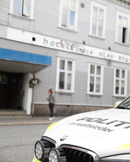 Police: une jeune fille de 15 ans a peut-être été inconsciente dans une chambre d'hôtel à Sarpsborg pendant 29 heures - 16