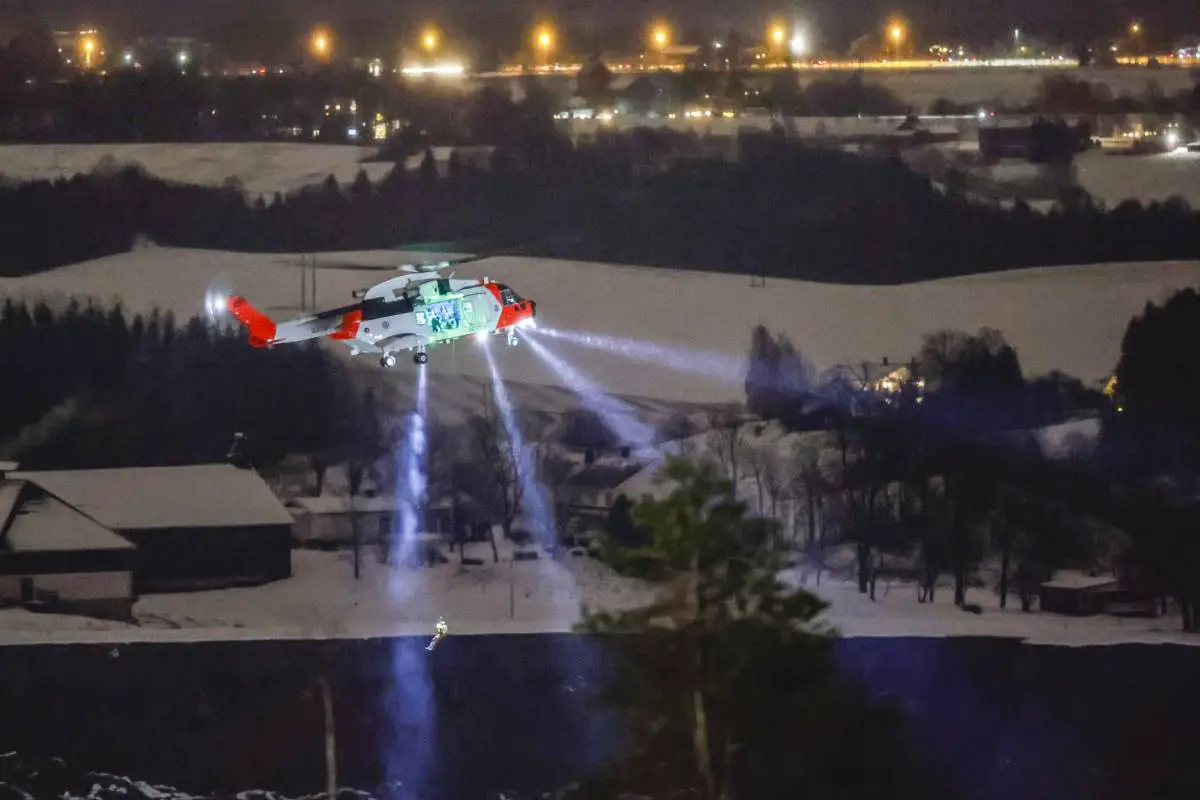 PHOTO: des équipes de sauvetage ont recherché des personnes à Gjerdrum toute la nuit, aucun nouveau survivant n'a été trouvé - 7