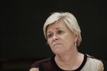 La police enquête toujours sur Siv Jensen pour violation potentielle des règles corona - 18