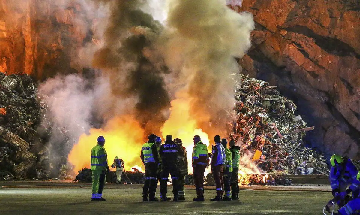 Le feu continue de faire rage à Skien, trois personnes envoyées à l'hôpital 4 Le feu continue de faire rage à Skien, trois personnes envoyées à l'hôpital - 3