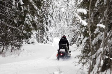 Un homme subit des blessures modérées après un accident de motoneige à Nord-Troms - 20