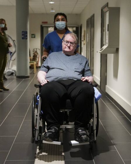 PHOTO: Svein Andersen, 67 ans, est le premier Norvégien à recevoir le vaccin corona 21 PHOTO: Svein Andersen, 67 ans, est le premier Norvégien à recevoir le vaccin corona - 20