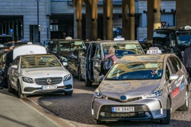 Les autorités sanitaires recommandent aux passagers et aux conducteurs d'utiliser des masques faciaux dans les taxis en Norvège - 16