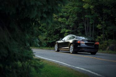 Un conducteur de Tesla accusé d'homicide par négligence sur un chauffeur de camion qu'il a frappé alors qu'il utilisait la direction automatique sur E18 - 23