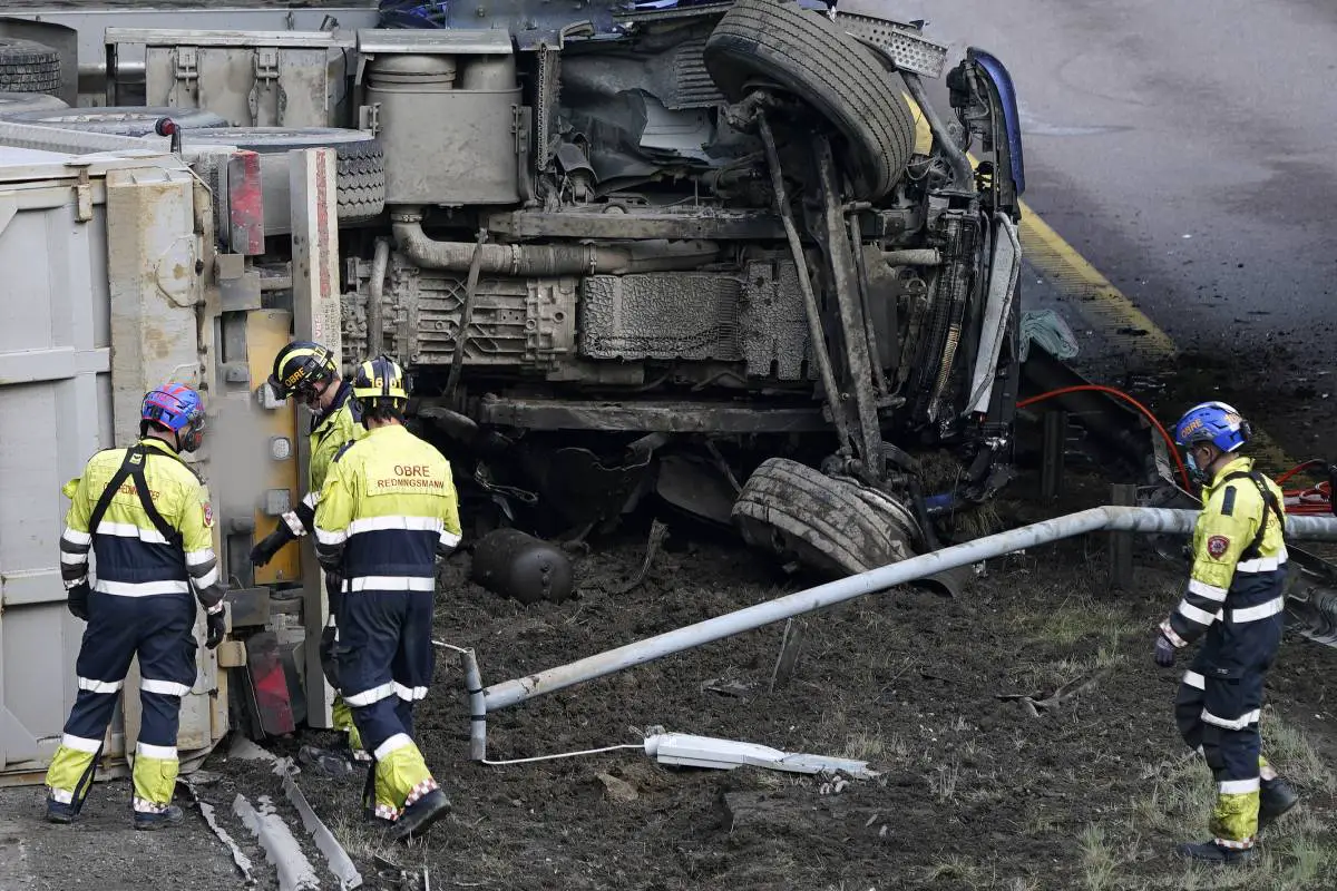 PHOTO: un camion se renverse à Lørenskog, un chauffeur décède dans l'accident - 7