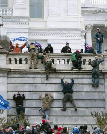PHOTO: des scènes dramatiques aux États-Unis alors que les partisans de Trump font irruption au Congrès 2 PHOTO: des scènes dramatiques aux États-Unis alors que les partisans de Trump font irruption au Congrès - 1