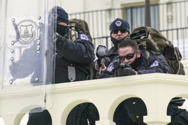 La police américaine lance une opération pour expulser les manifestants du Congrès - 16