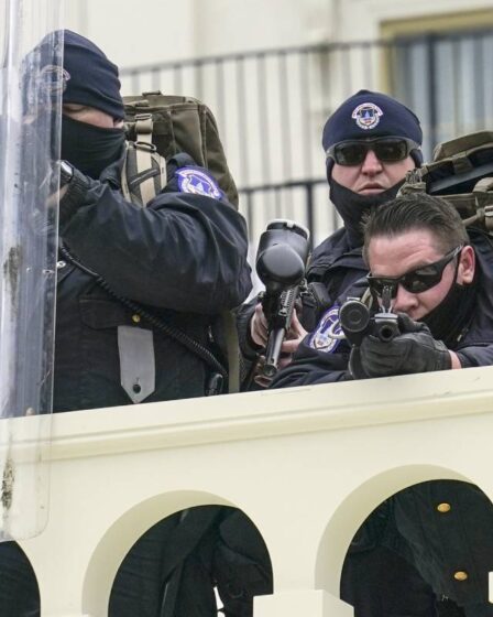 La police américaine lance une opération pour expulser les manifestants du Congrès 23 La police américaine lance une opération pour expulser les manifestants du Congrès - 22