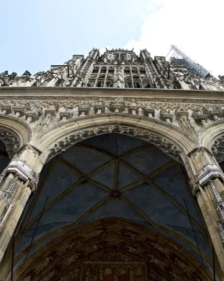 La miction menace la plus haute cathédrale du monde 5 La miction menace la plus haute cathédrale du monde - 4