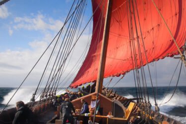 Un navire norvégien viking quitte son voyage - 16