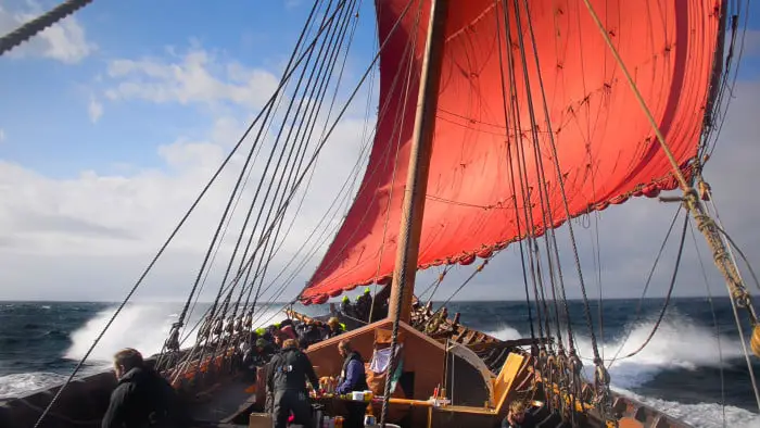 Un navire norvégien viking quitte son voyage 4 Un navire norvégien viking quitte son voyage - 3