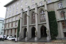 Un politicien accusé de possession de matériel abusif admet sa culpabilité 4 Un politicien accusé de possession de matériel abusif admet sa culpabilité - 3