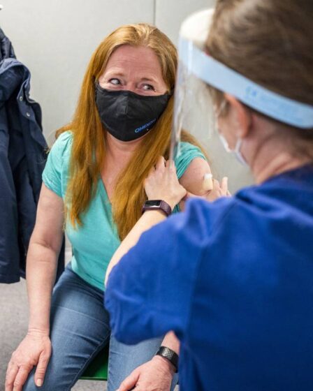 Un million de personnes en Norvège ont reçu la première dose de vaccin: "Les gens pleurent de joie quand nous les appelons" 29 Un million de personnes en Norvège ont reçu la première dose de vaccin: "Les gens pleurent de joie quand nous les appelons" - 28