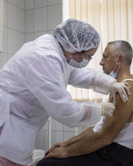 La Russie commence une vaste vaccination des forces armées: 80000 soldats recevront le vaccin corona d'ici la fin du mois de décembre 25 La Russie commence une vaste vaccination des forces armées: 80000 soldats recevront le vaccin corona d'ici la fin du mois de décembre - 24