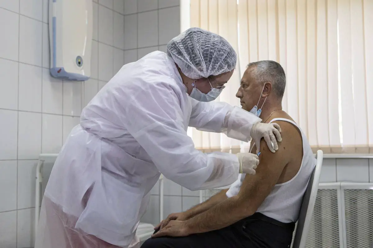 La Russie commence une vaste vaccination des forces armées: 80000 soldats recevront le vaccin corona d'ici la fin du mois de décembre 4 La Russie commence une vaste vaccination des forces armées: 80000 soldats recevront le vaccin corona d'ici la fin du mois de décembre - 3