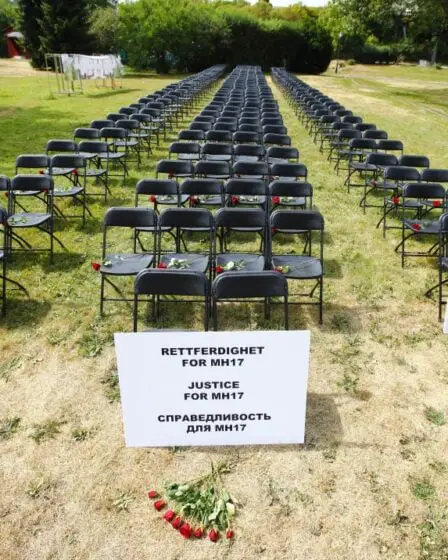 MH17 marqué avec des chaises vides à Oslo 26 MH17 marqué avec des chaises vides à Oslo - 25