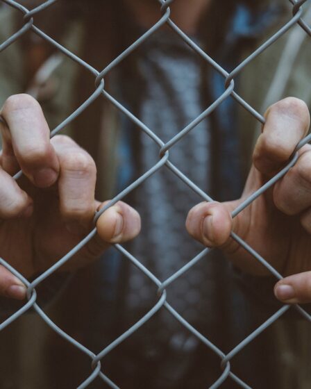 La Norvège a acheté des comprimés pour les prisonniers afin qu'ils puissent contacter les familles pendant la pandémie. Voici l'histoire 8 La Norvège a acheté des comprimés pour les prisonniers afin qu'ils puissent contacter les familles pendant la pandémie. Voici l'histoire - 7