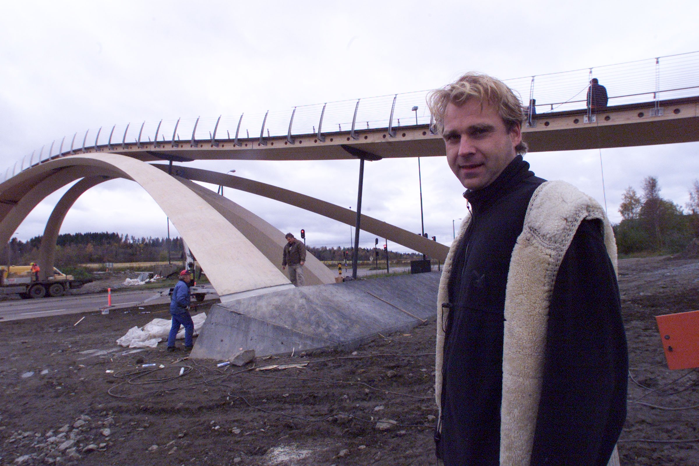 Vebjørn Sand ouvre le pont Da Vinci dans le jardin de l'artiste en France - 3