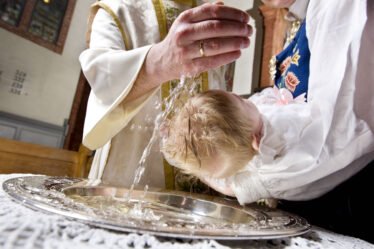 Moins d'enfants en Norvège sont baptisés - 6
