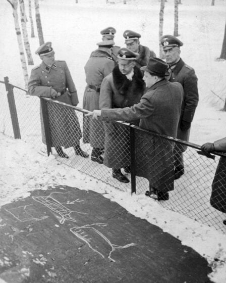 Un trésor de livres nazi volé a été retrouvé après 65 ans 29 Un trésor de livres nazi volé a été retrouvé après 65 ans - 28