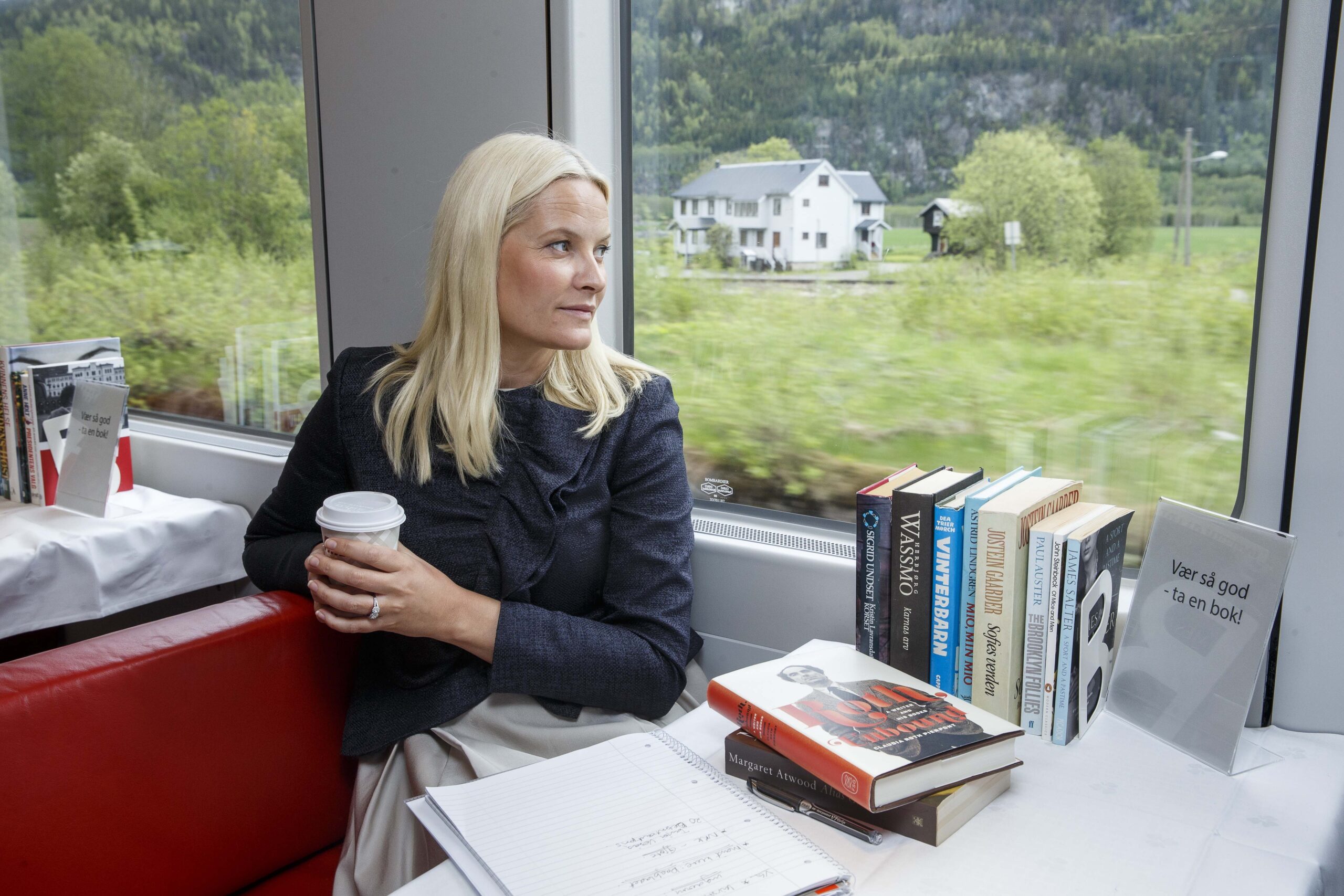 Princesse héritière en tournée de livre de Bergen à Oslo 4 Princesse héritière en tournée de livre de Bergen à Oslo - 3