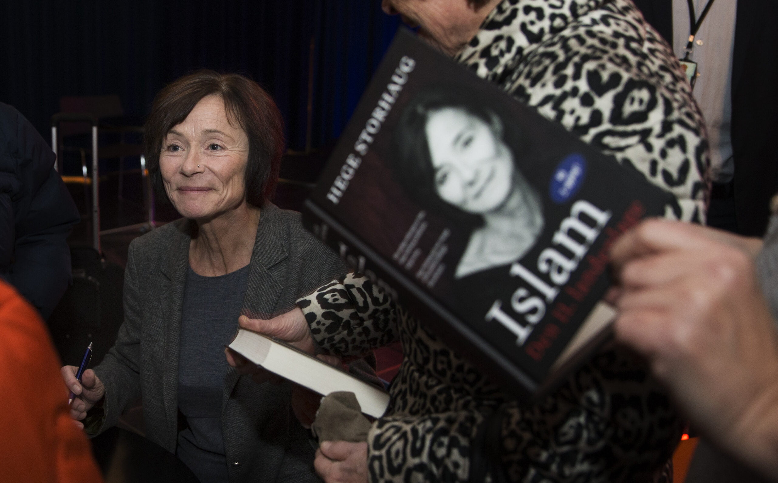 Business Group achète des livres Storhaug pour en faire don aux bibliothèques 4 Business Group achète des livres Storhaug pour en faire don aux bibliothèques - 3