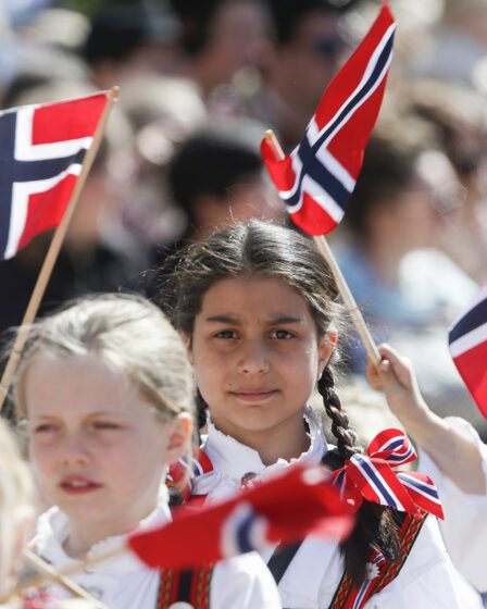 Høie : Ce ne sera pas le 17 mai qu'on aura perdu tout ce qu'on avait gagné 20 Høie : Ce ne sera pas le 17 mai qu'on aura perdu tout ce qu'on avait gagné - 19
