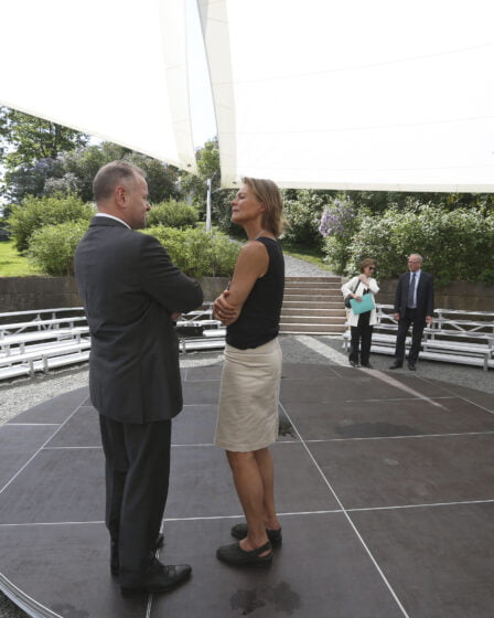 Le roi et la reine reçoivent une nouvelle scène extérieure à Oscarshall pour leur anniversaire 8 Le roi et la reine reçoivent une nouvelle scène extérieure à Oscarshall pour leur anniversaire - 7