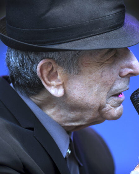 Mort de Leonard Cohen: charmeur, poète et musicien 13 Mort de Leonard Cohen: charmeur, poète et musicien - 12