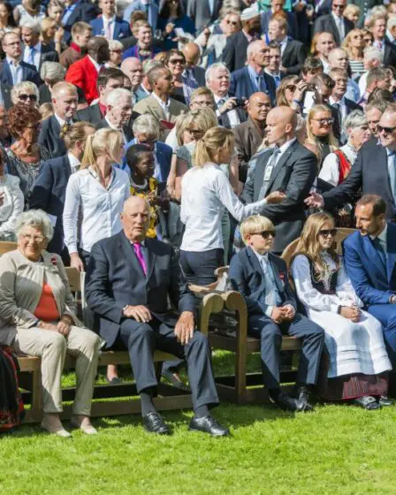 Le roi et la reine invitent au cinéma en plein air dans le parc du château 20 Le roi et la reine invitent au cinéma en plein air dans le parc du château - 19