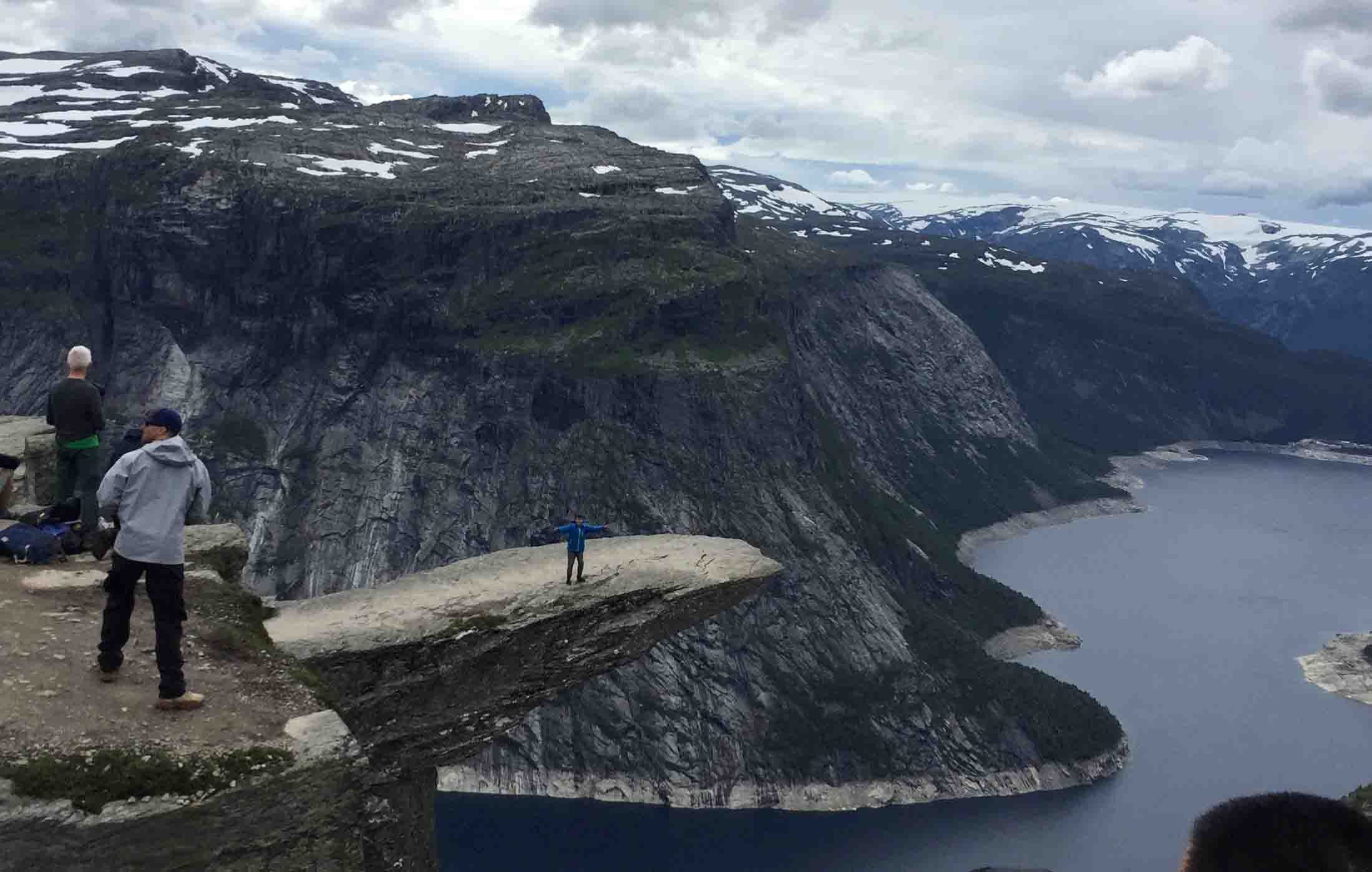Cabane géante prévue, avec une capacité de 200 personnes à Trolltunga 4 Cabane géante prévue, avec une capacité de 200 personnes à Trolltunga - 3