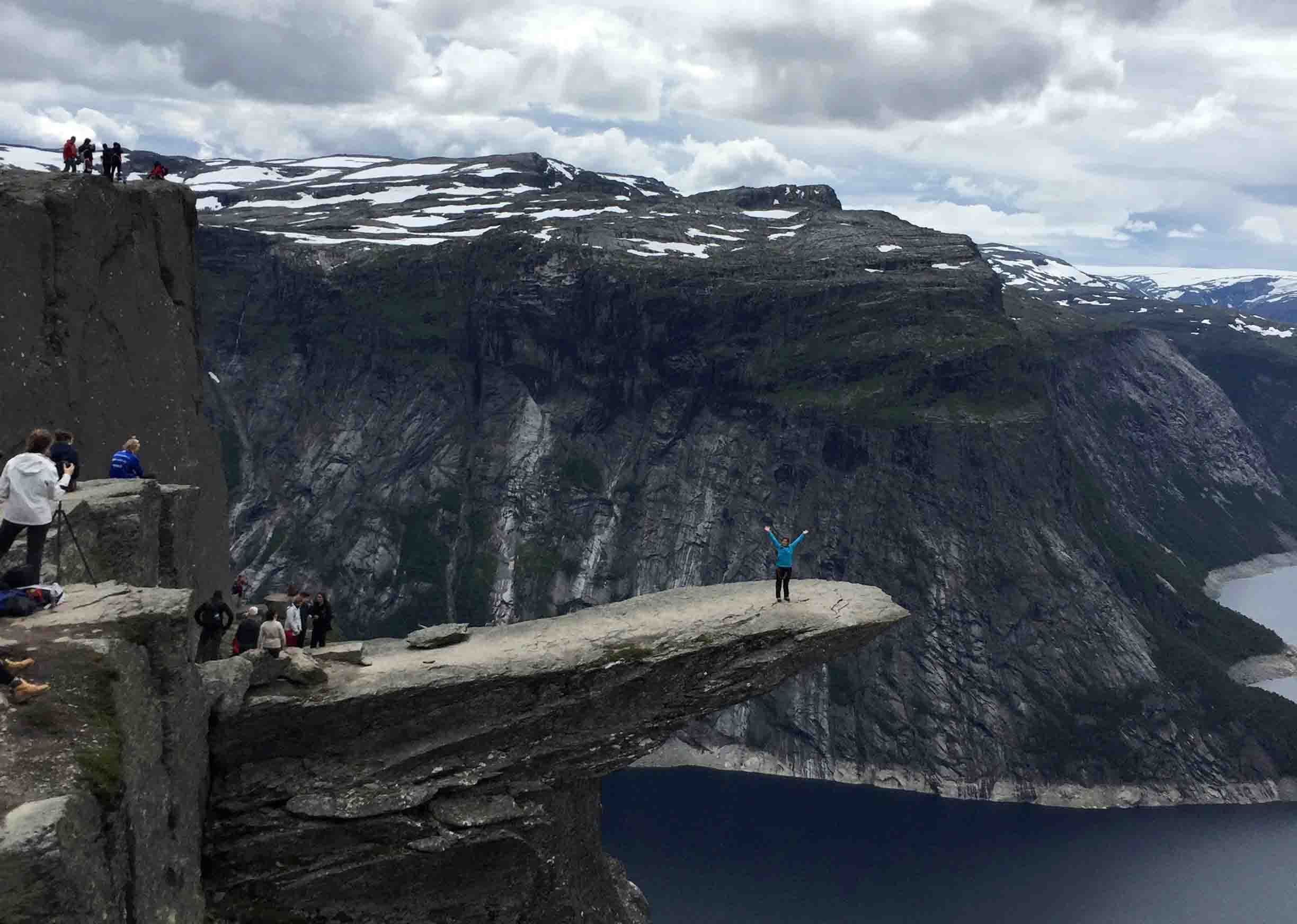 Des centaines de voyages d'hiver à Trolltunga - pas de Norvégiens 4 Des centaines de voyages d'hiver à Trolltunga - pas de Norvégiens - 3