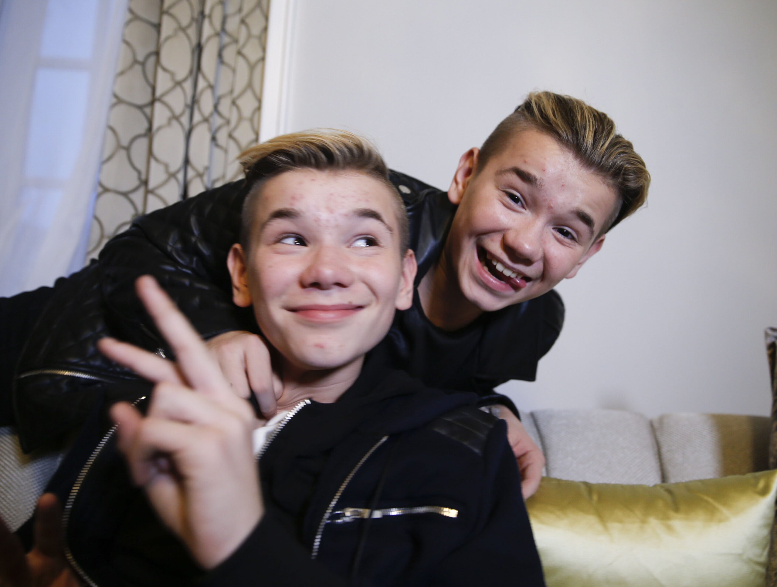 Marcus et Martinus parient à l'étranger 4 Marcus et Martinus parient à l'étranger - 3
