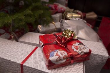 Le Conseil des consommateurs demande aux gens de se souvenir du reçu cadeau dans la boutique de Noël - 20