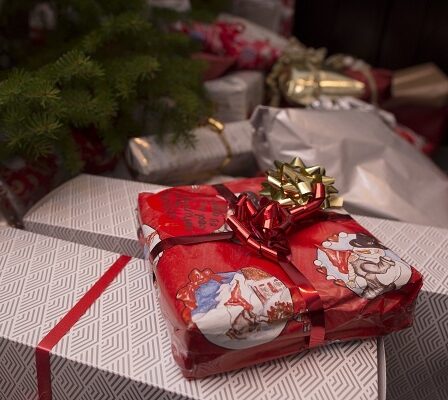 Le Conseil des consommateurs demande aux gens de se souvenir du reçu cadeau dans la boutique de Noël - 4